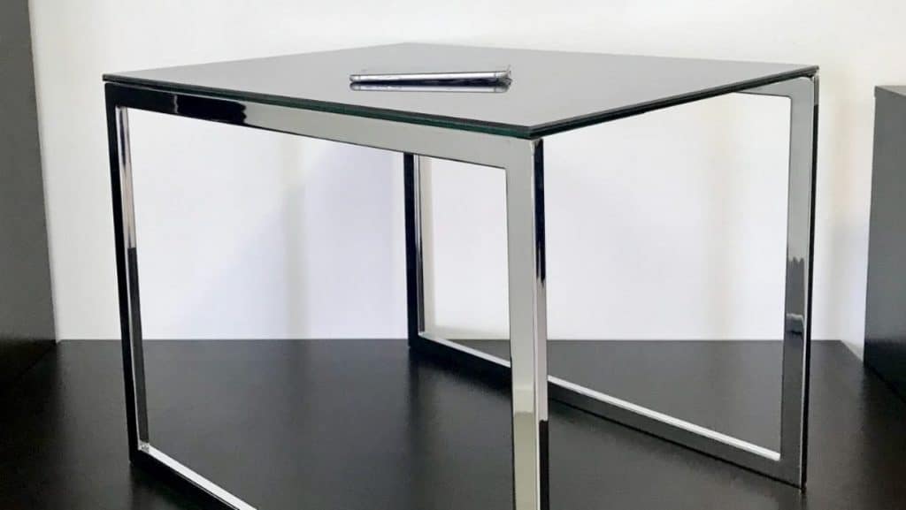 Ebörd Solar powered table